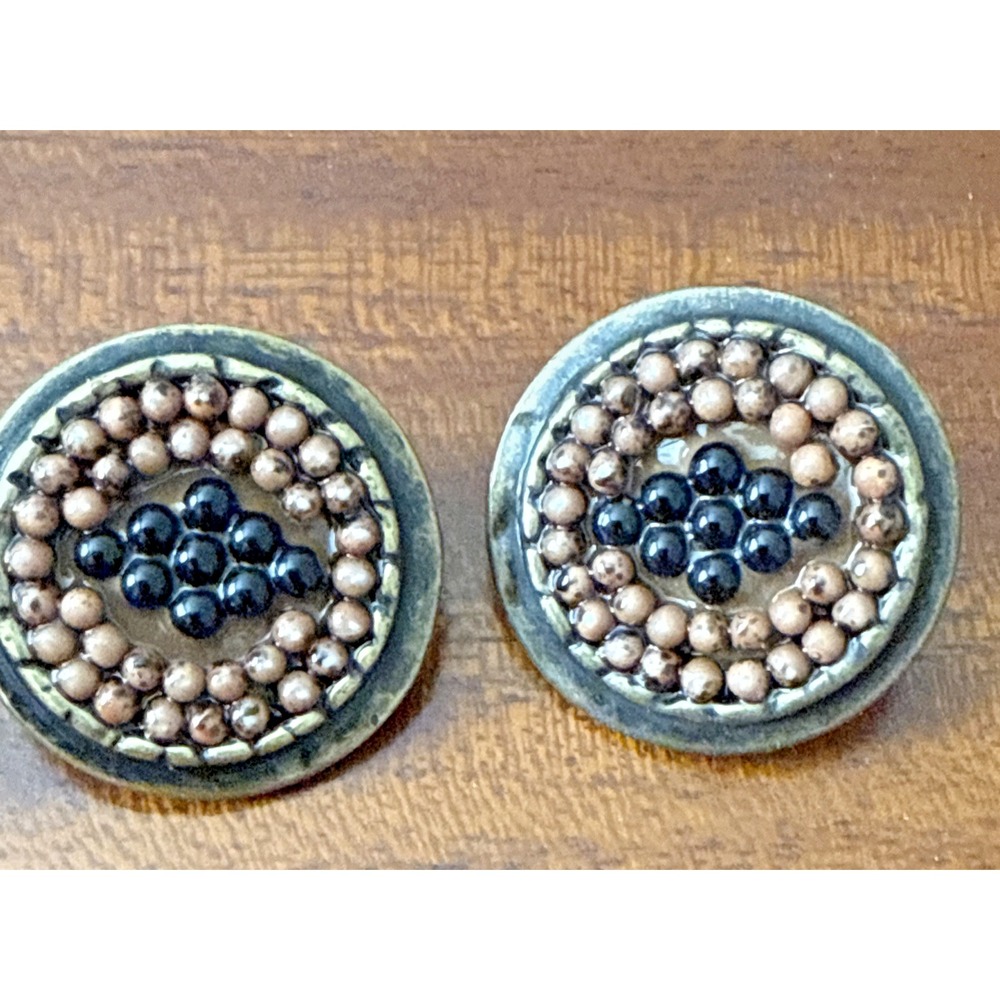 Lot of 2 Vintage Clip-On Earrings • Pearlized Flower & Beaded Round Tribal Style - Picture 5 of 7
